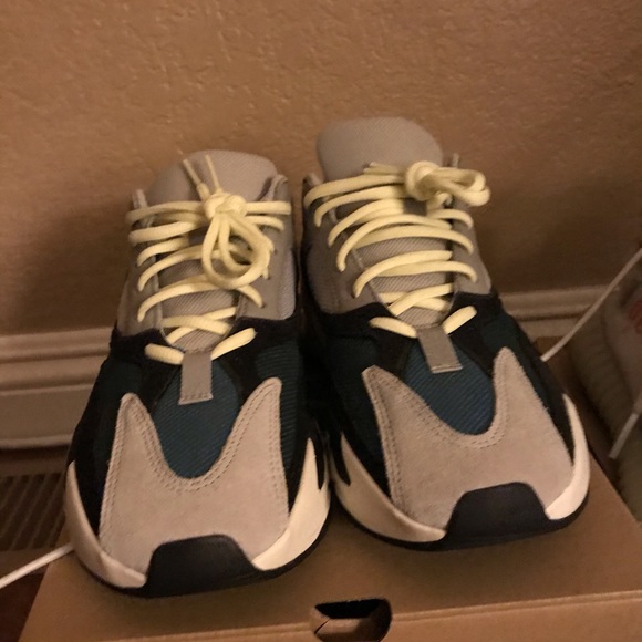 yeezy 700 wave runner size 8.5